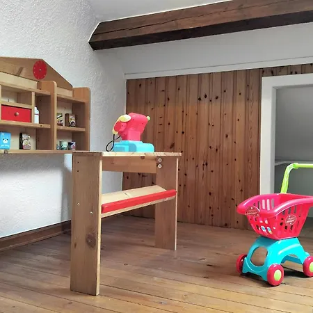 Maison De 2 Acceptant Les Treignes